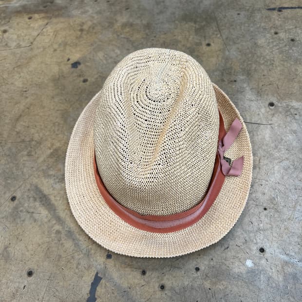 Override straw hat