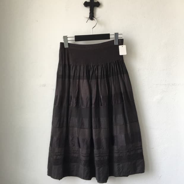 Reversible pattern glossy skirt