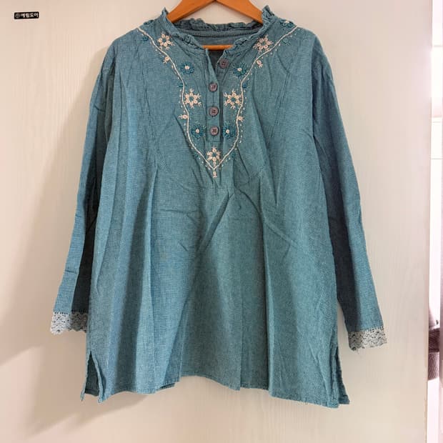 데님 하구미 자수 블라우스