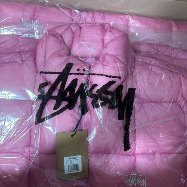 M 스투시 미드웨이트 푸퍼 경량패딩 핑크 미개봉 새제품 판매