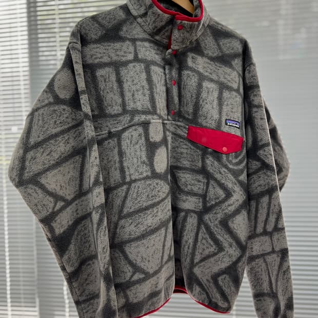 PATAGONIA Synchilla Aztec Stone Gray Red