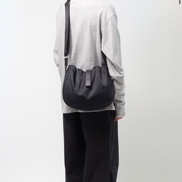 Wavy Bag Middle High Density Nylon Black