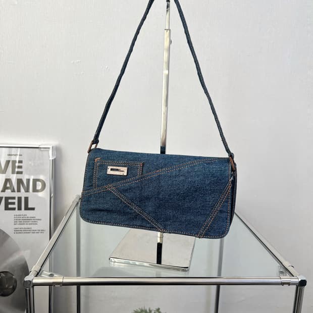 게스 GUESS Y2K 데님 숄더백