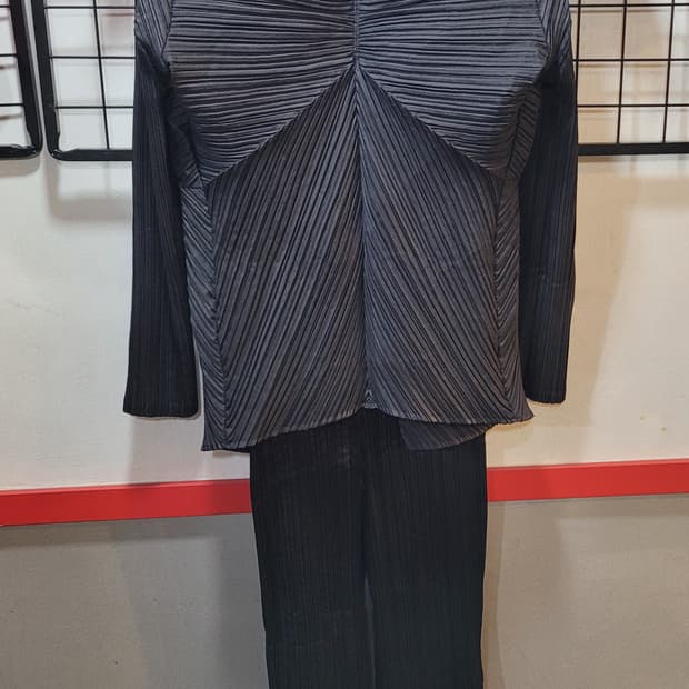 정품 이세이미야케 플리츠 가디건 + 플리츠 팬츠 셋업