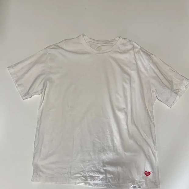 정품 휴먼메이드 하단 스몰 하트 프린팅 베이직 반팔 티셔츠 L ~ XL