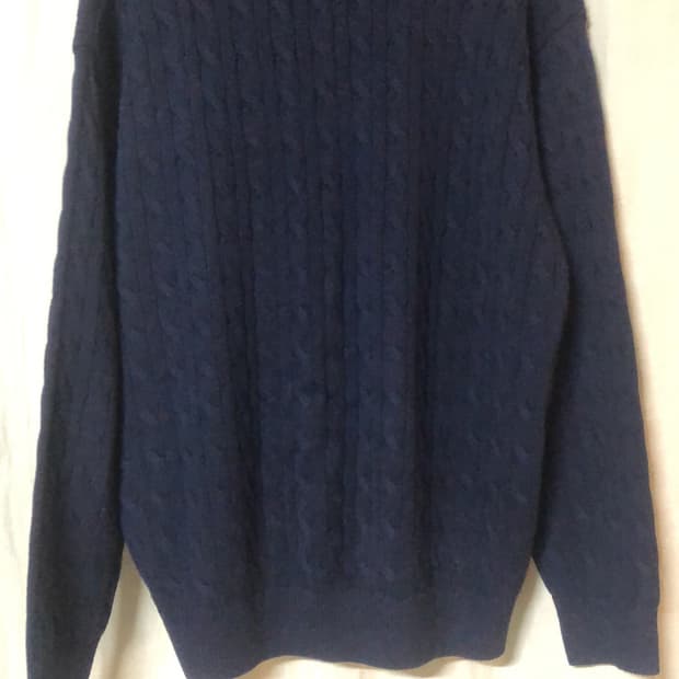 브라운야드 꽈배기 브이넥 니트