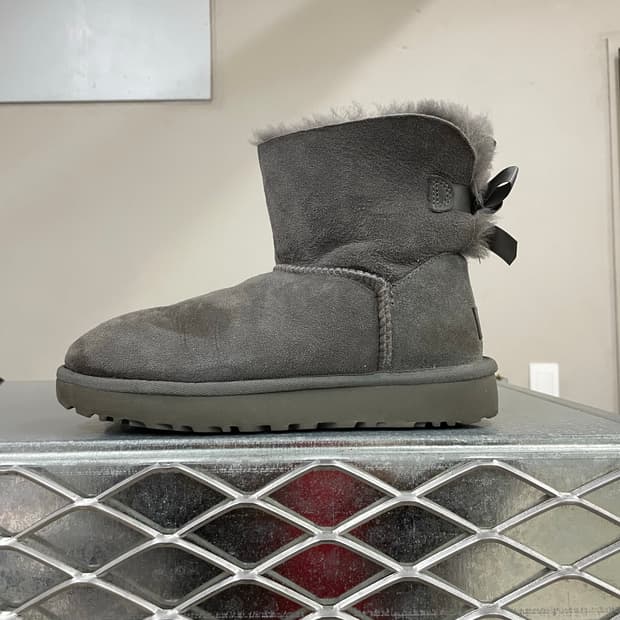 어그 미니 베일리 보우 II 230