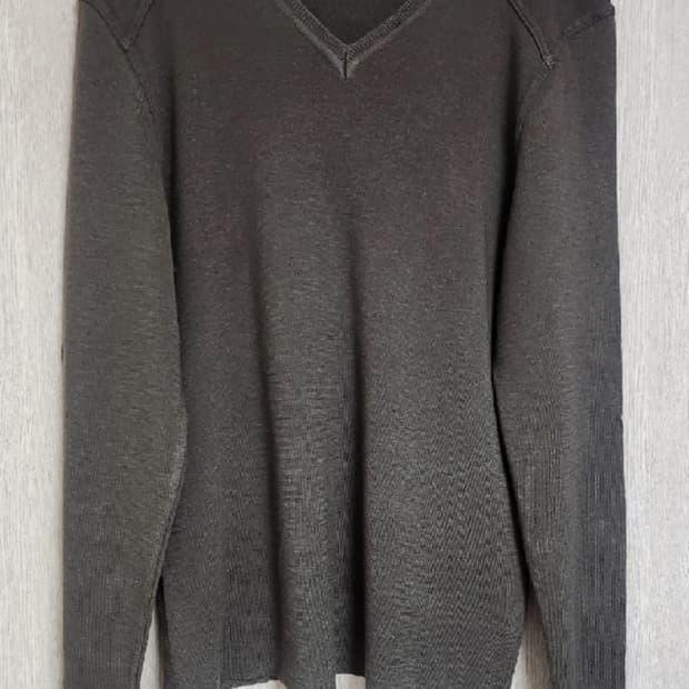 프라다 브이넥 니트