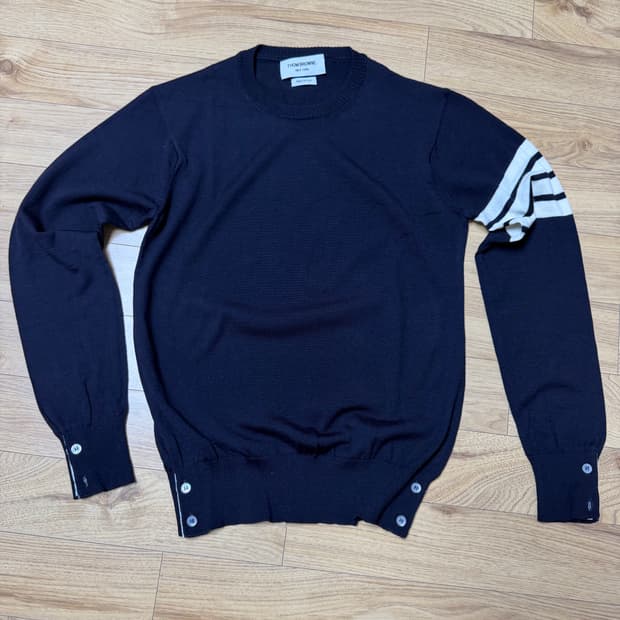 톰브라운네이비 기본니트 