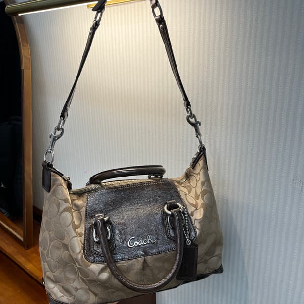 Coach Basic Brown Shoulder Bag