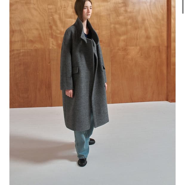 하네 스탠드 하이넥 울코트_차콜색상
