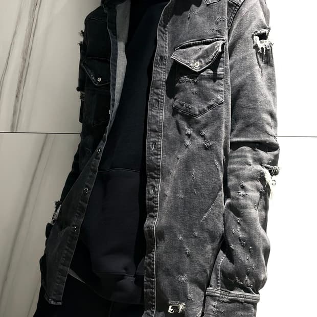 AMIRI 아미리 챠콜 디스트로이드 데님 셔츠