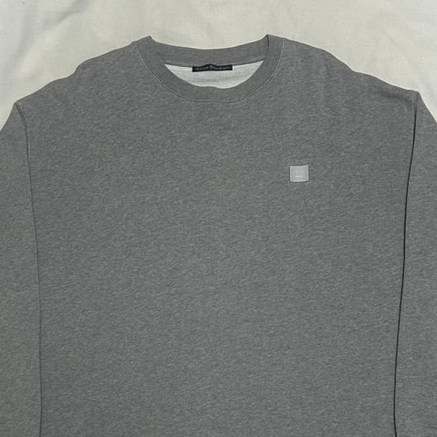 L 아크네 스튜디오 페이스 로고 그레이 맨투맨