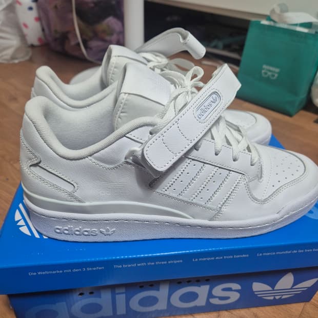 아디다스 포럼 로우 트리플 화이트
