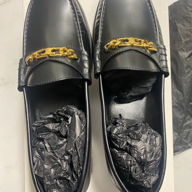 셀린느 트리옹페 로퍼 41사이즈  판매합니다