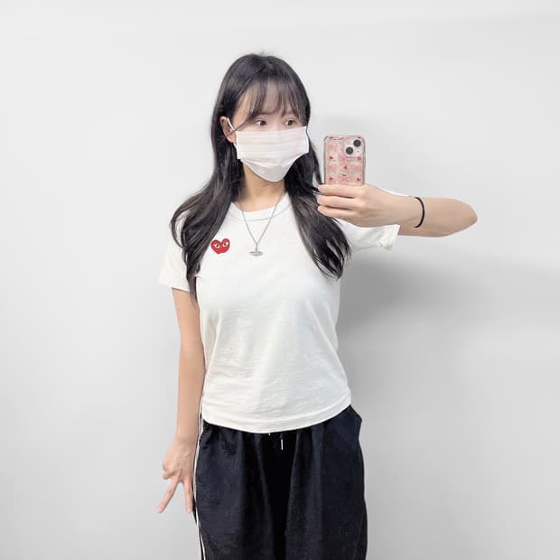 꼼데가르송 하트 와펜 반팔티 화이트