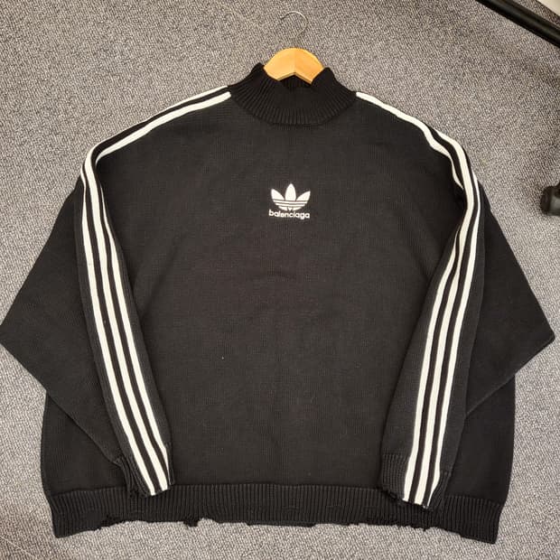 발렌시아가 아디다스 콜라보 니트 스웨터
