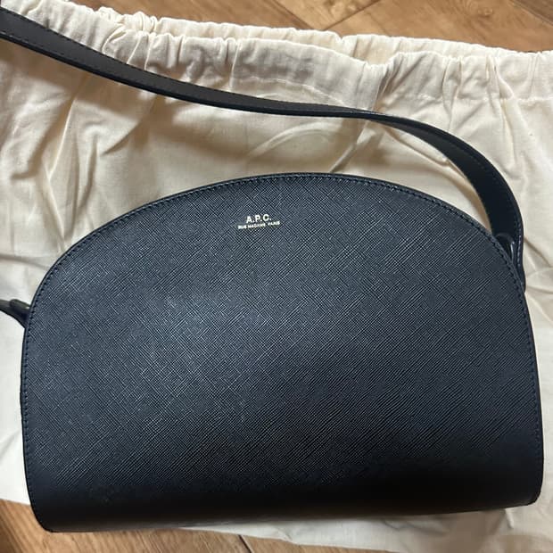 아페쎄 사피아노 하프문백 블랙