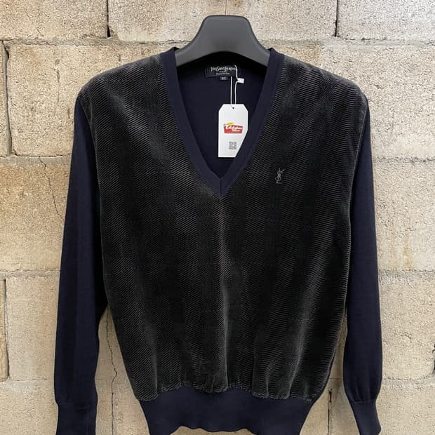 입생로랑 벨벳 브이넥 니트 