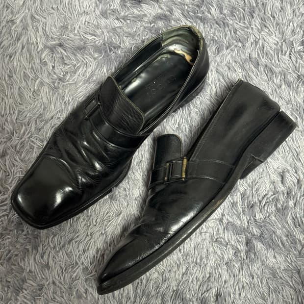 구찌 스퀘어토 버클 로퍼