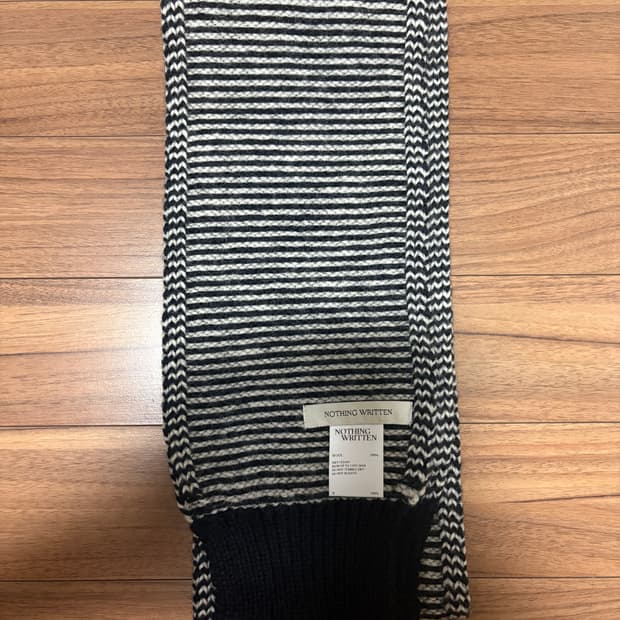 낫띵리튼 머플러 택 제거 새상품