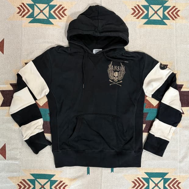 밴슨 스컬 자수 스트라이프 후드