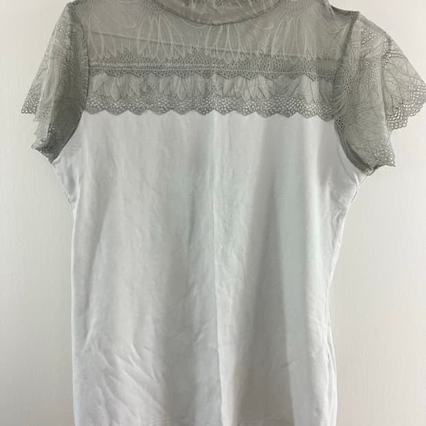 Lace yoke white top
