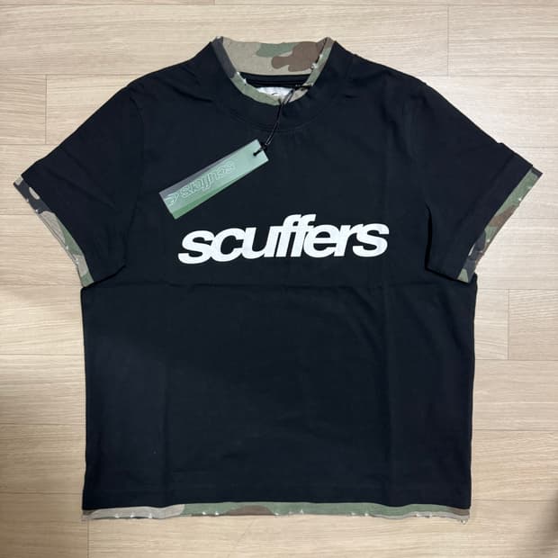 scuffers 카모 블랙 반팔티 팝니다.(Cameo Black Top)
