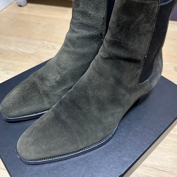 (42)생로랑 와이어트 40 다크그린 스웨이드