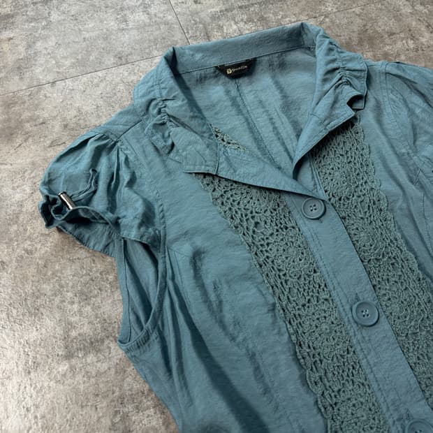 멀티 스트링 레이스 블라우스