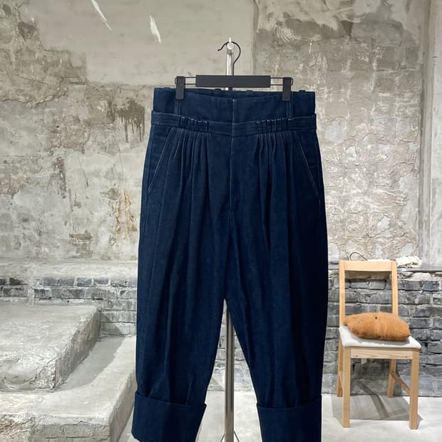 jw앤더슨 진청 폴드 헴 게더 배기핏 데님 팬츠