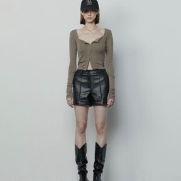 보헤미안서울 롤업 레더 쇼츠