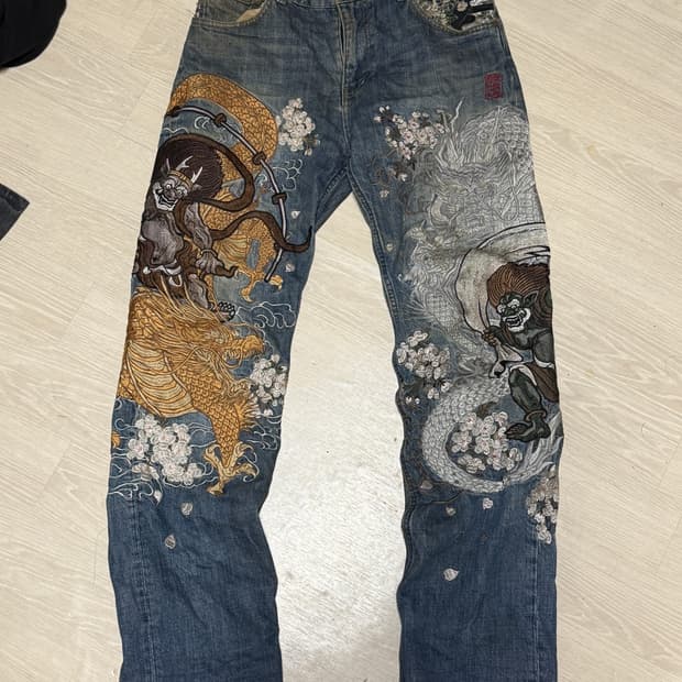 카라쿠리 타마시이 풍신뢰신 자수 데님 팬츠