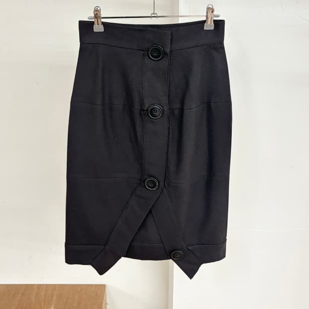 비비안 웨스트우드 버튼 미디 스커트