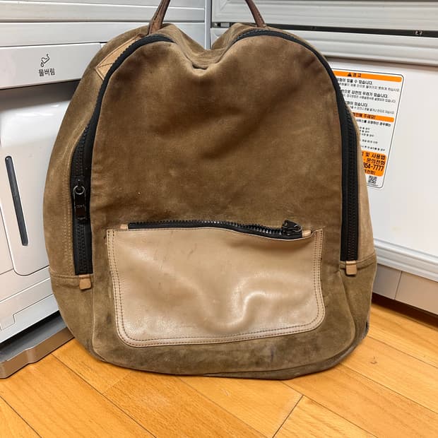 이지 시즌 1 가죽 백팩 카키