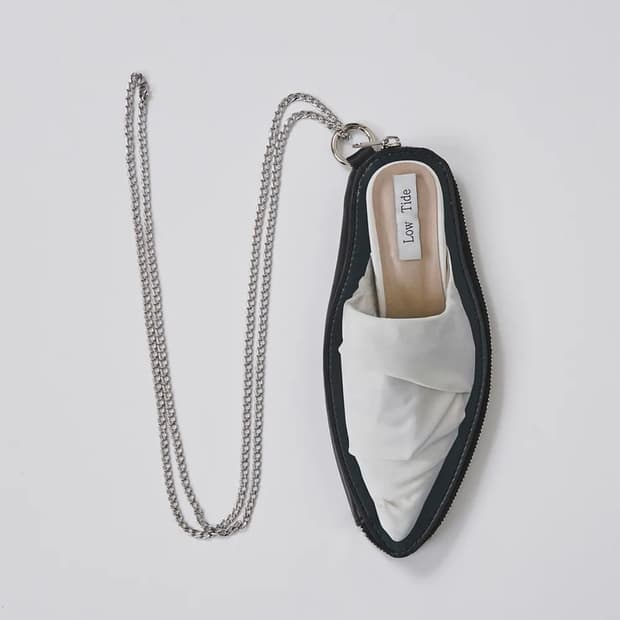 새제품)로우타이드 슈즈 프린티드 파우치 SHOES PRINTED POUC