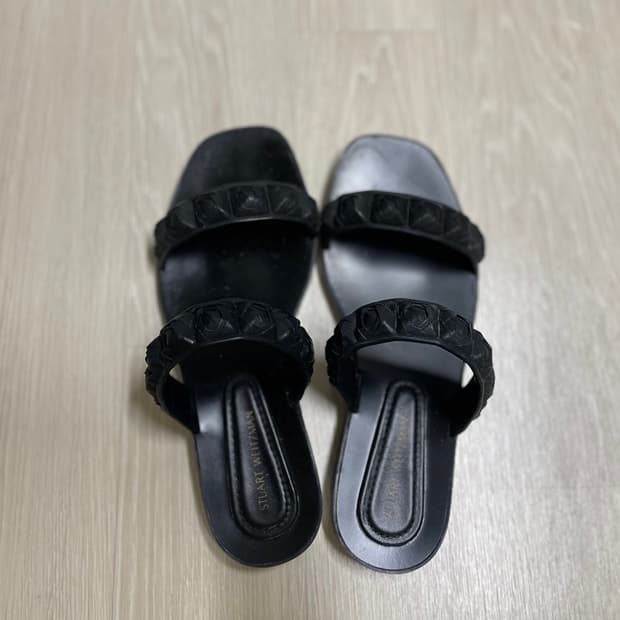 STUART WEITZMAN 블랙 샌들