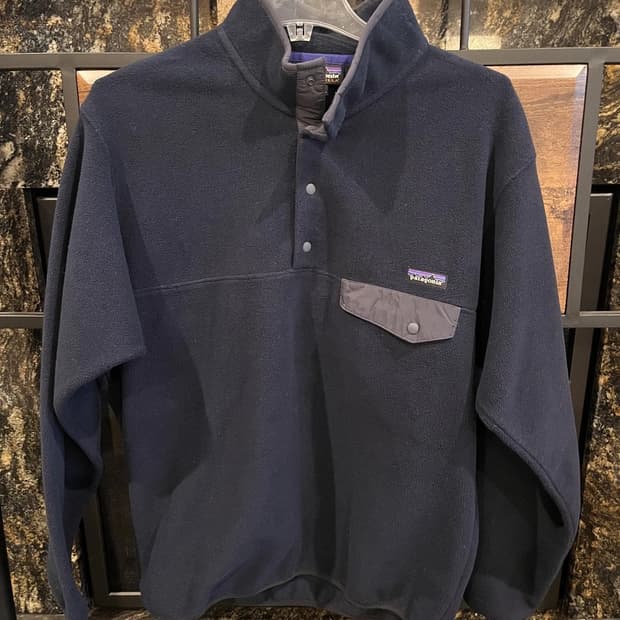 파타고니아 신칠라 스냅-T 네이비/그레이