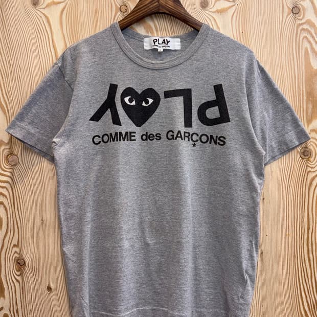 꼼데가르송 플레이 티셔츠 그레이