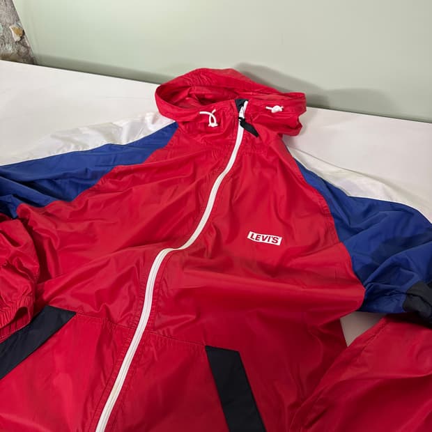 M 100 리바이스 나그랑 멀티컬러 웜후드 경량바람막이