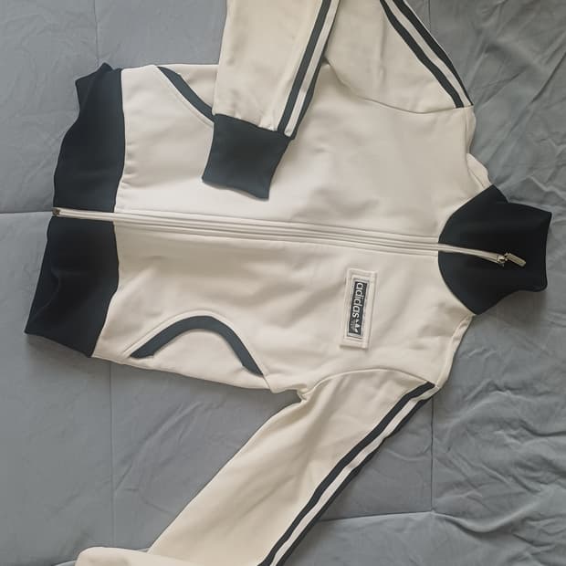 아디디스 브뤼셀 트랙탑 흰검 희귀매물 (네고O)