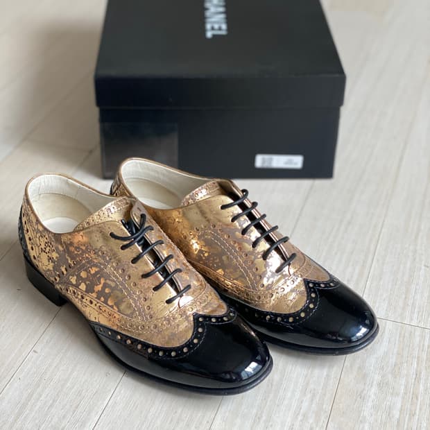 샤넬  골드&블랙 페이던트 옥스포드 슈즈. 37.5size