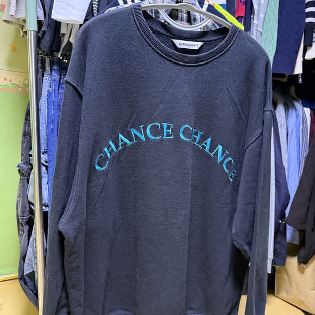 안녕하세여 chance chance 맨투맨 105사이즈 판매합니다.