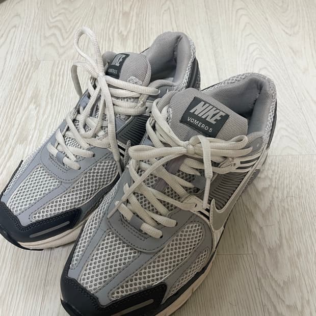 나이키 줌 보메로5 퓨어 플래티넘 실버 260