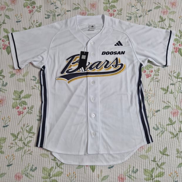두산베어스 스페셜 노스폰서 (L) 아디다스 매장 어센틱 유니폼