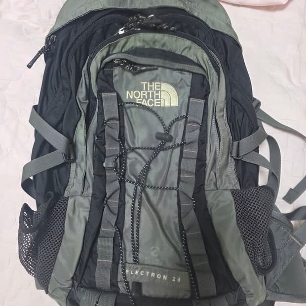 노스페이스 일렉트론 26 등산 백팩 26L 레인커버