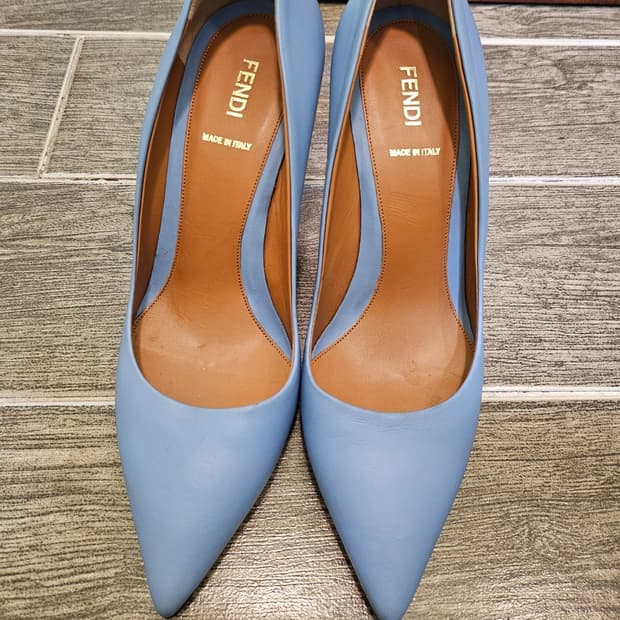 펜디 하늘색 펌프스 힐