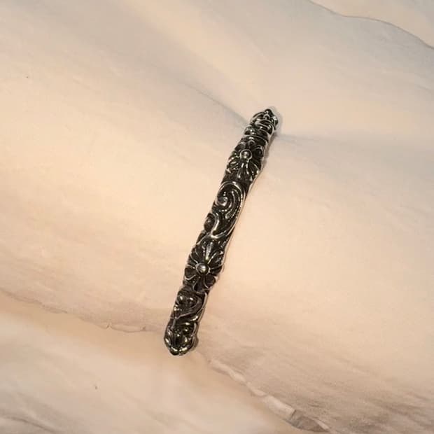 Chrome details bangle