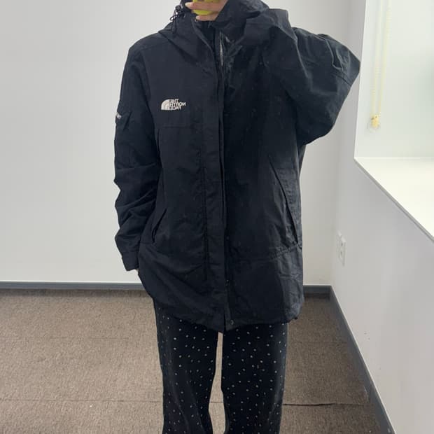 The north face 더 노스페이스 블랙 바람막이 
