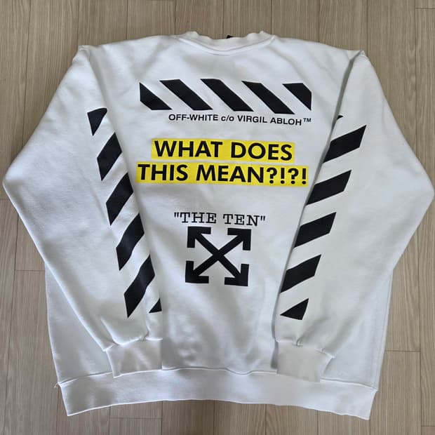 오프화이트 프린트 맨투맨 